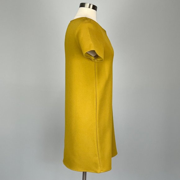Everly Mustard Yellow Short Sleeve V Neck Shift Mini Dress size Small - Picture 5 of 9
